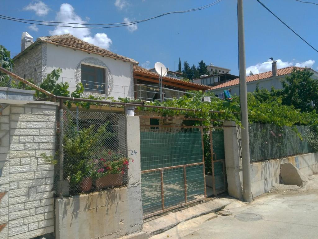 Отель Stone House Химара Экстерьер фото